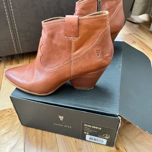 Frye Reina Bootie cognac size 10